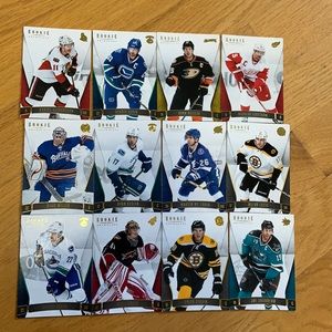 Pack of 23 hockey cards.